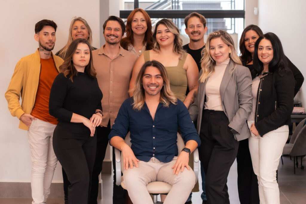 Equipe de profissionais do salão Higa Hair